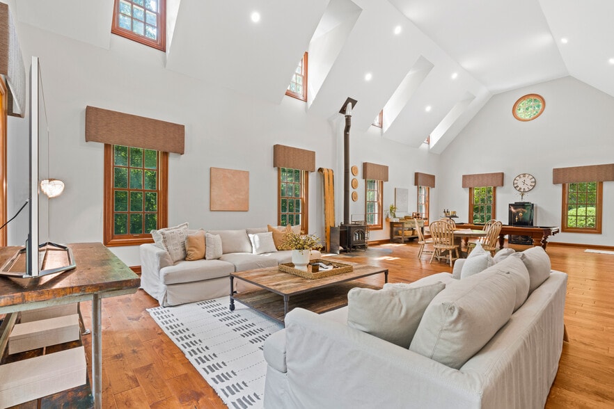 More Photos Of 5455 Plantation Rd, Sunbury Lodge Meeting Hall For Sale