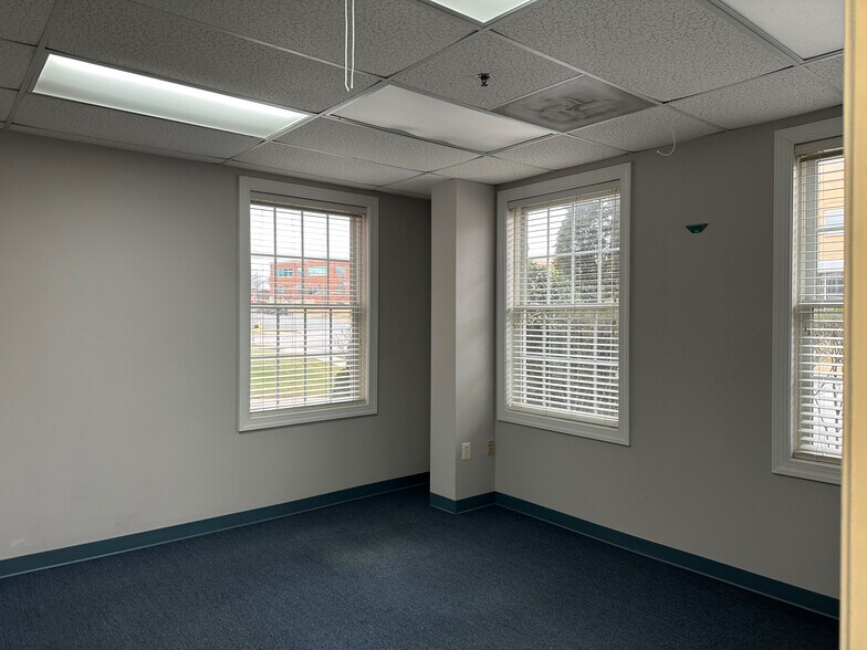 More Photos Of 4004 Genesee Pl, Woodbridge Medical For Lease