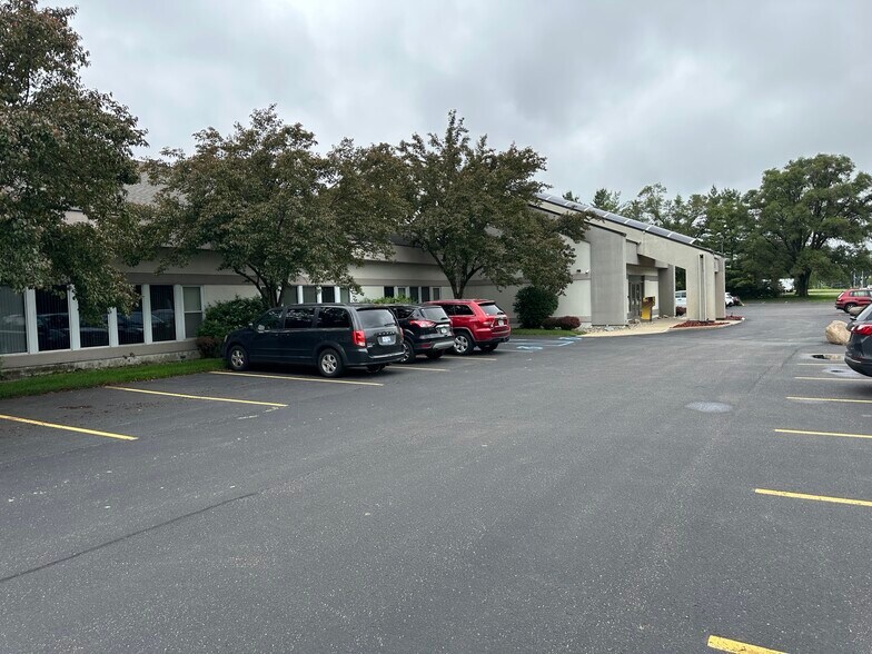 More Photos Of 834 King Hwy, Kalamazoo Office For Lease