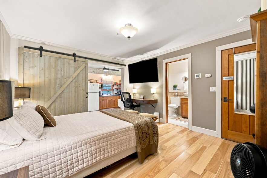 More Photos Of 11358 Creek Rd, Ojai Flex For Sale