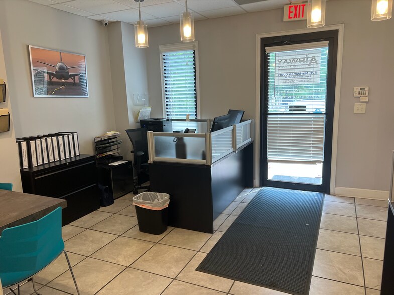 More Photos Of 570 Marksmen Ct, Fayetteville Warehouse For Lease