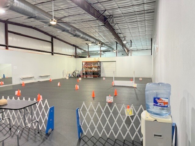 More Photos Of 102 Bear Cat Rd, Aledo General Retail For Lease