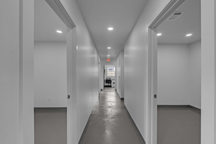 More Photos Of 836 N 1st St, Broken Arrow Coworking Space