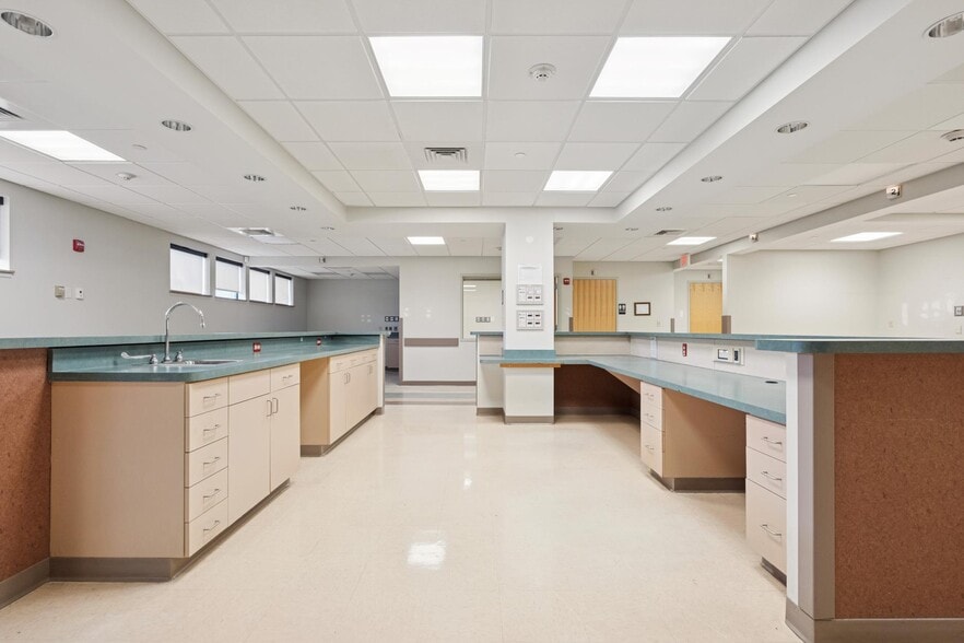 More Photos Of 2000 Grant Ave, Philadelphia Medical For Sale