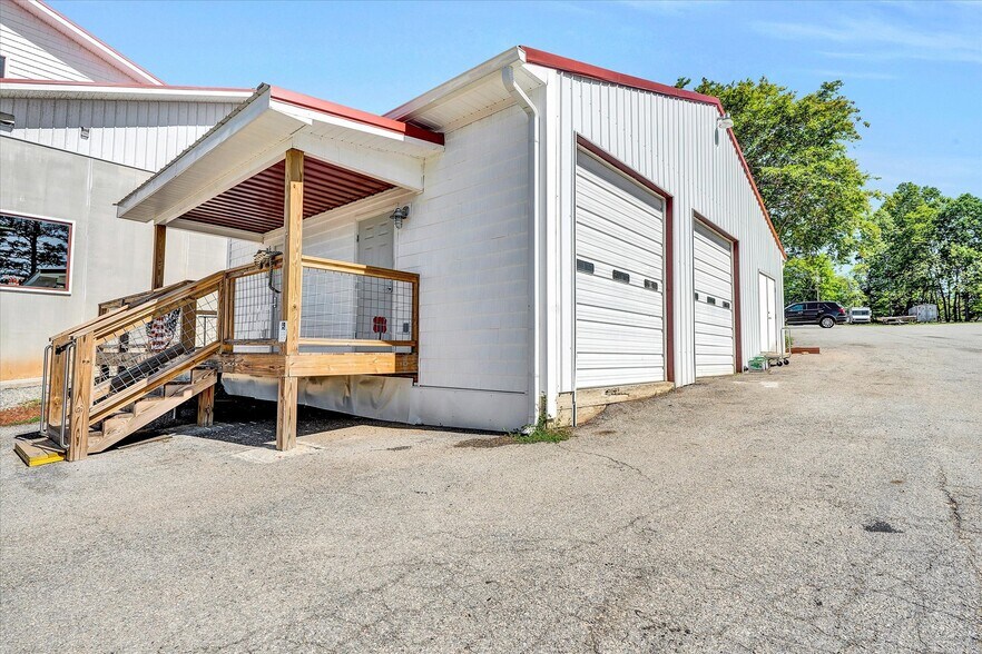 More Photos Of 3619 Airport Rd, Moneta Marina For Sale