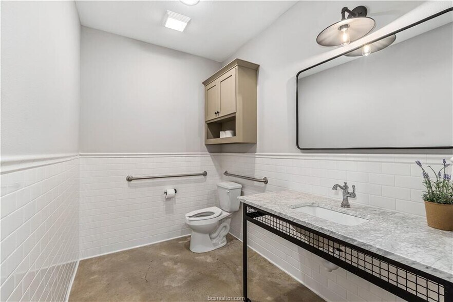 More Photos Of 1645 Greens Prairie Rd W, College Station Office For Sale