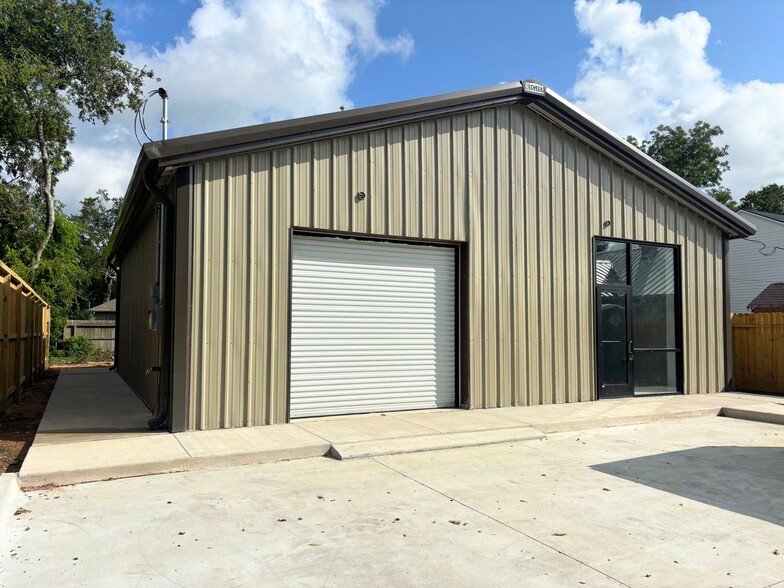 Primary Photo Of 308A E Main St, Tomball Warehouse For Lease