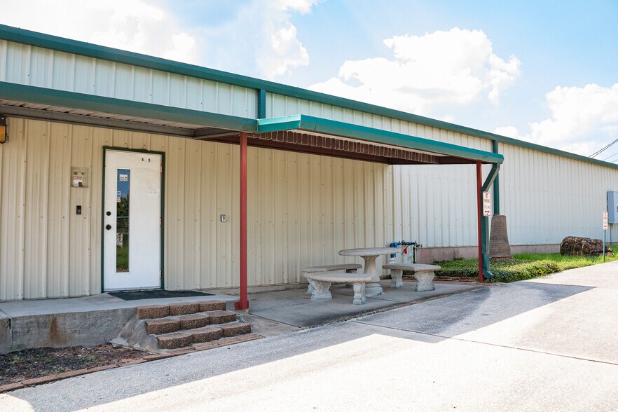 More Photos Of 409 Rayford Rd, Spring Freestanding For Sale