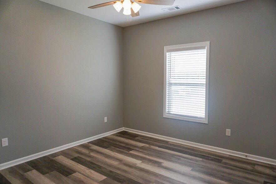 More Photos Of 404 W Matthews St, Brookland Apartments For Sale