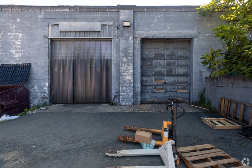 More Photos Of 6-12 Hoover Ave, Haverstraw Warehouse For Lease