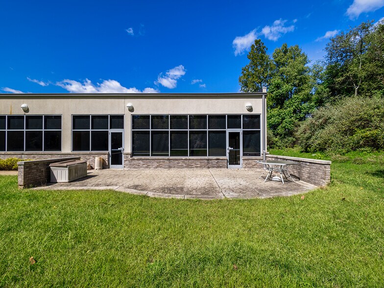 More Photos Of 490 Park Dr, Weirton Office For Sale