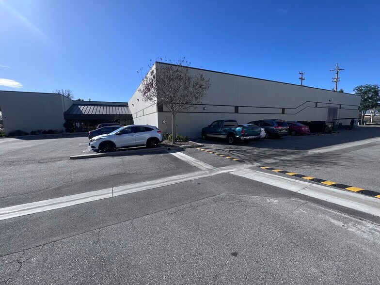 More Photos Of 9223 Deering Ave, Chatsworth Warehouse For Sale