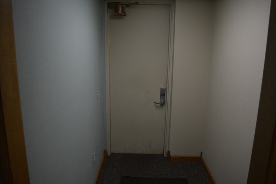 More Photos Of 1313 Mission, Mount Pleasant Office For Lease