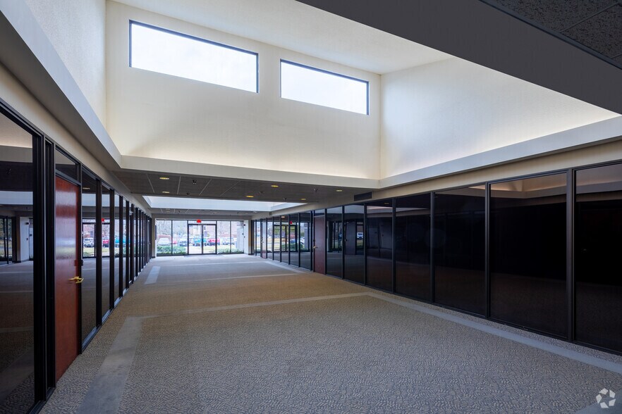 More Photos Of 10170 Linn Station Rd, Louisville Unknown For Lease