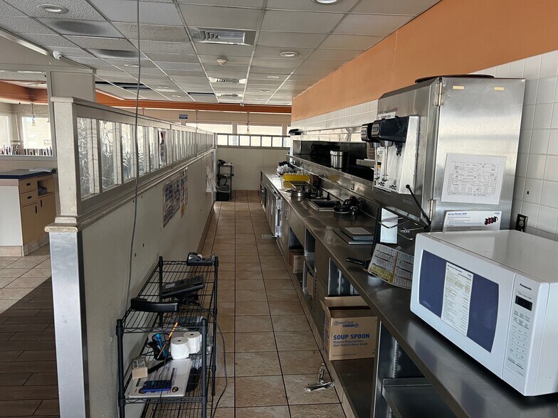 More Photos Of 1347 Kinneman Dr, Bourbonnais Restaurant For Sale