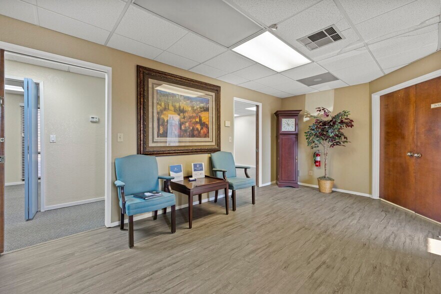 More Photos Of 1606 W Mineral King Ave, Visalia Office For Sale