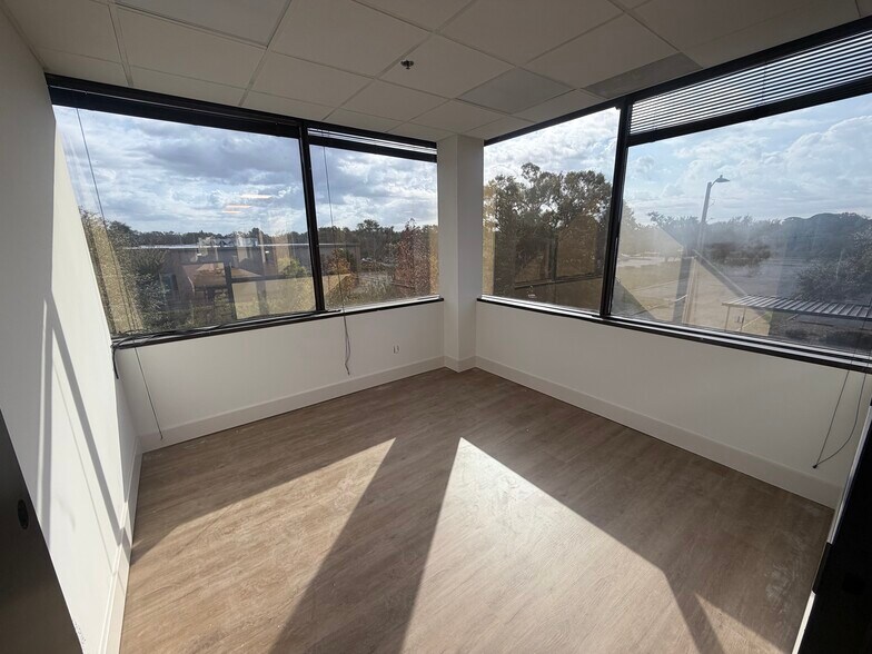 More Photos Of 6698 68th Ave N, Pinellas Park Loft Creative Space For Lease