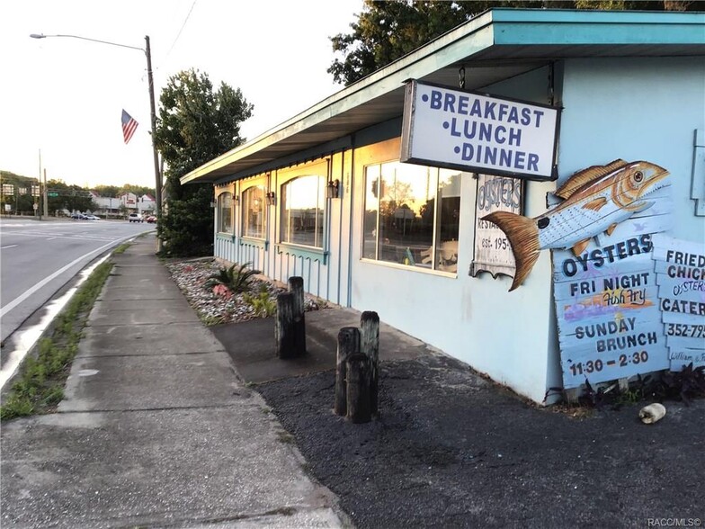 Primary Photo Of 606 NE Us Highway 19, Crystal River Restaurant For Sale