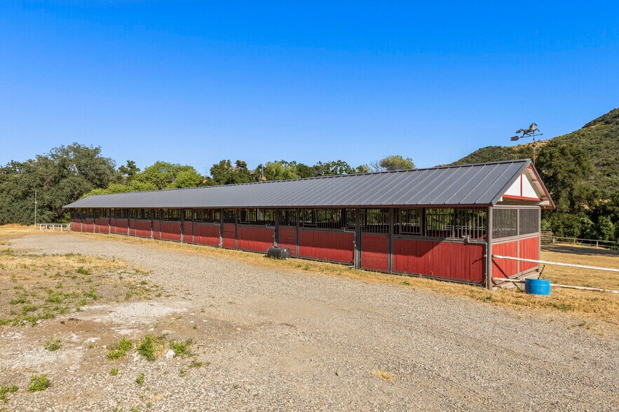 More Photos Of 36059 Golden State Hwy, Castaic Lodge Meeting Hall For Sale