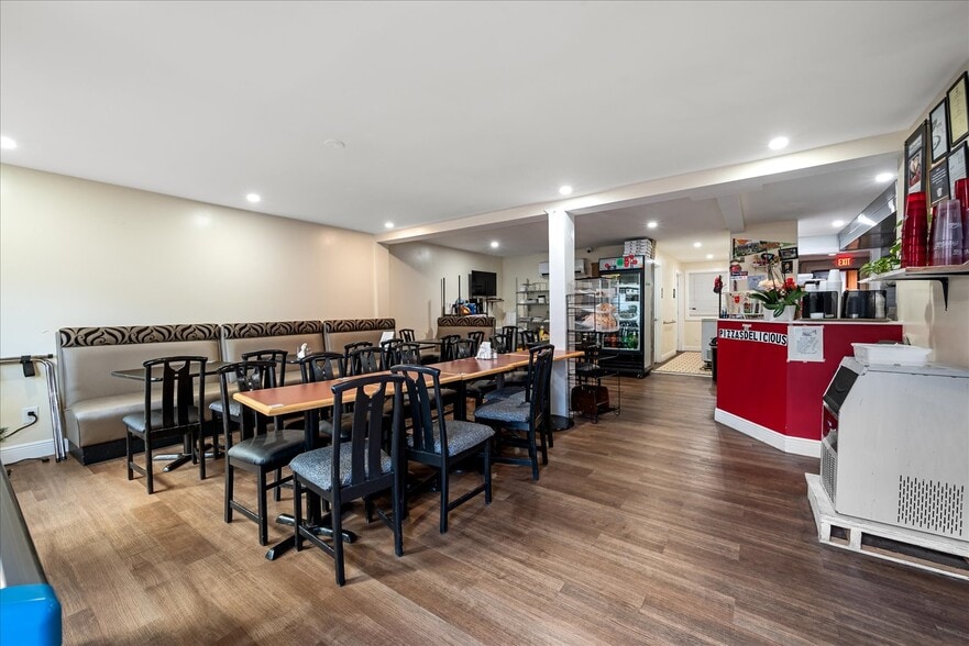 More Photos Of 207 N Kent St, Winchester General Retail For Sale