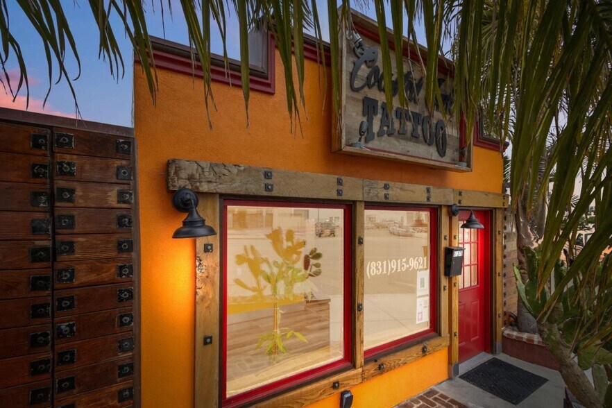 More Photos Of 1637 Del Monte Blvd, Seaside Storefront For Sale
