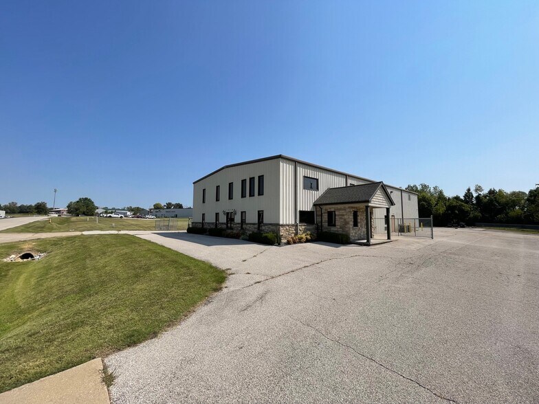 More Photos Of 10105 Hedden Rd, Evansville Warehouse For Sale