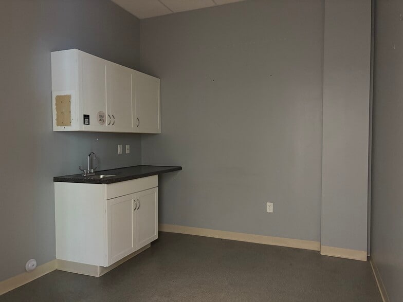 More Photos Of 2538-2546 Somerset Center Dr, Winston-Salem Storefront For Lease