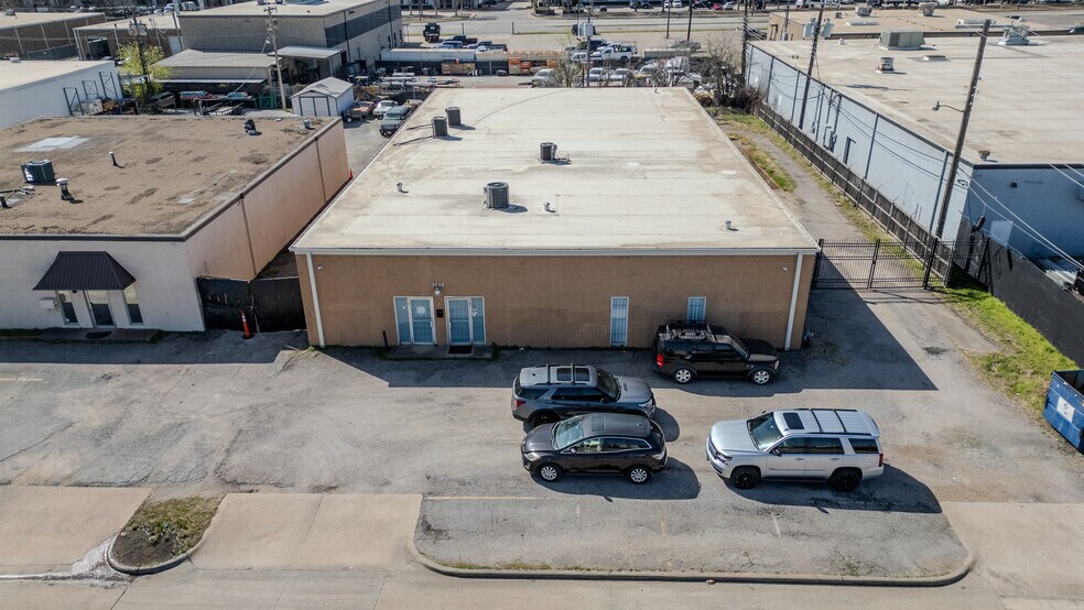 Primary Photo Of 3606 Asset St, Garland Light Manufacturing For Sale