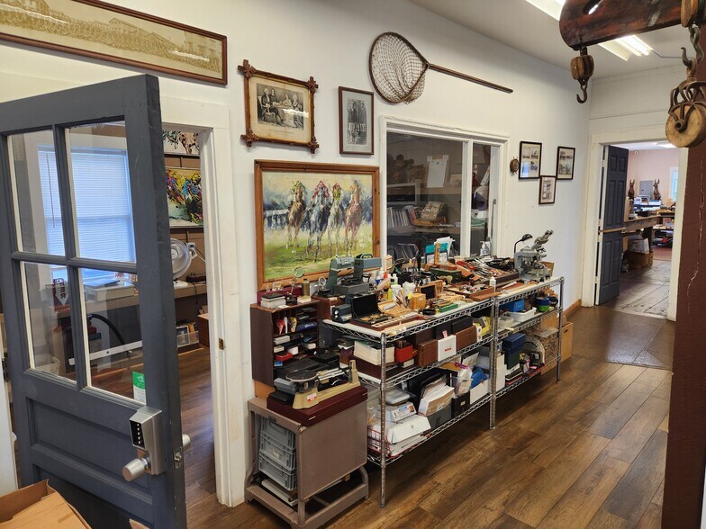 More Photos Of 16 Concord Hill Rd, Pittsfield Office For Sale