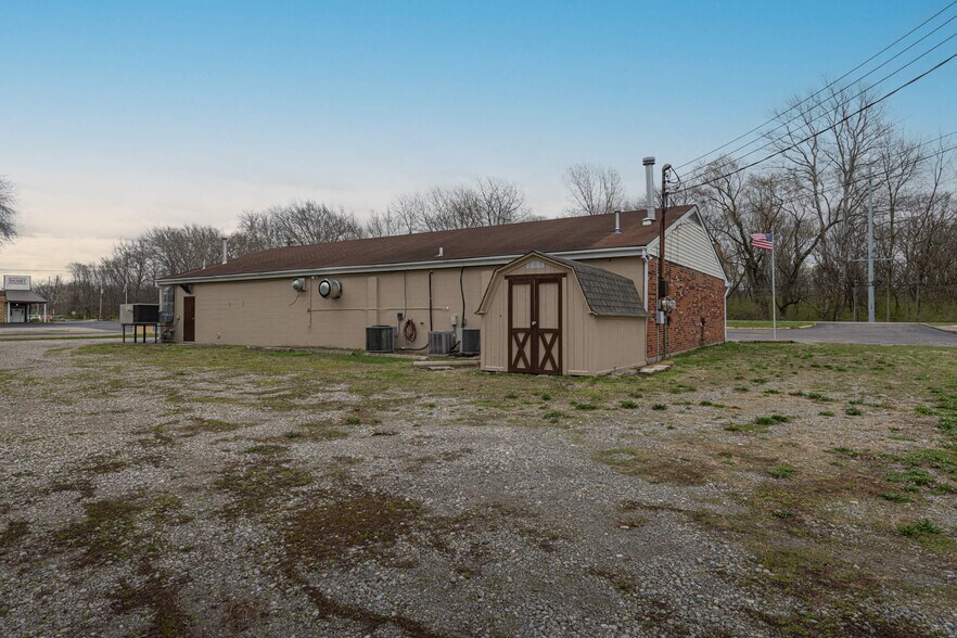 More Photos Of 749-751 Dayton Oxford Rd, Carlisle Freestanding For Lease
