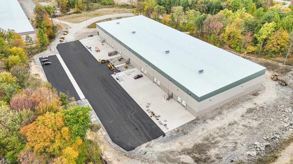 More Photos Of 415-425 Research Dr, Pittston Township Manufacturing For Lease