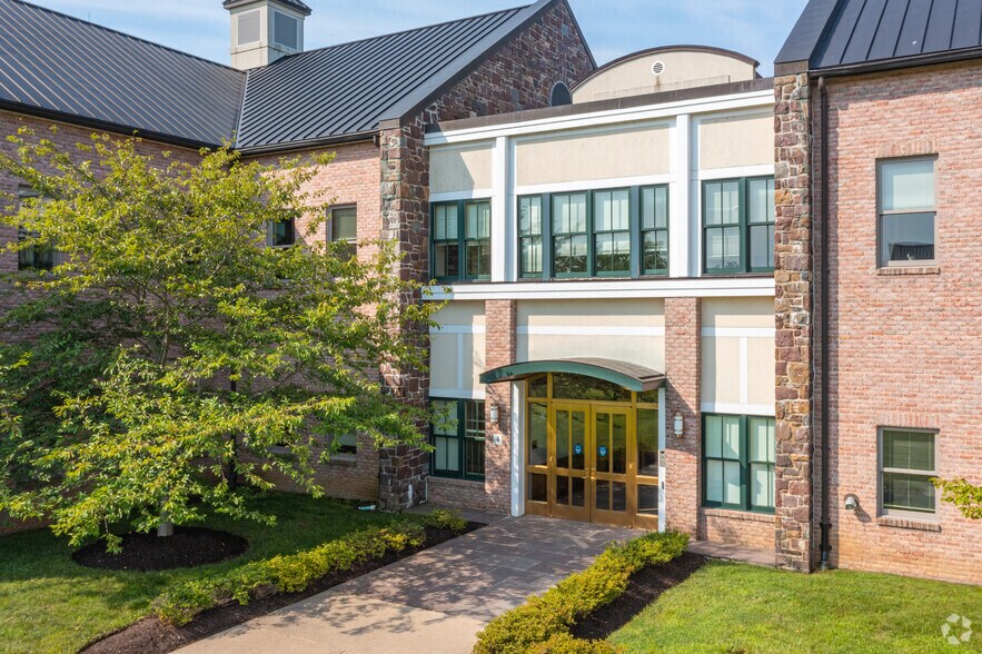 More Photos Of 1 Caufield Pl, Newtown Unknown For Lease