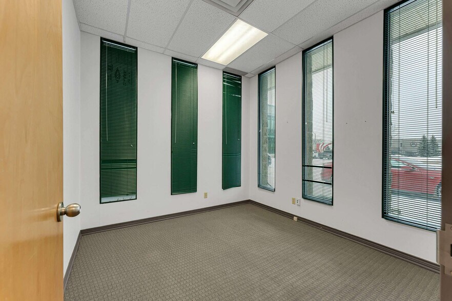 More Photos Of 10 Binnington Crt, Kingston Distribution For Sale