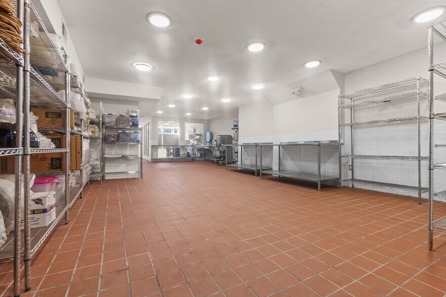 More Photos Of 1011 New York Ave, Union City Storefront Retail Residential For Lease