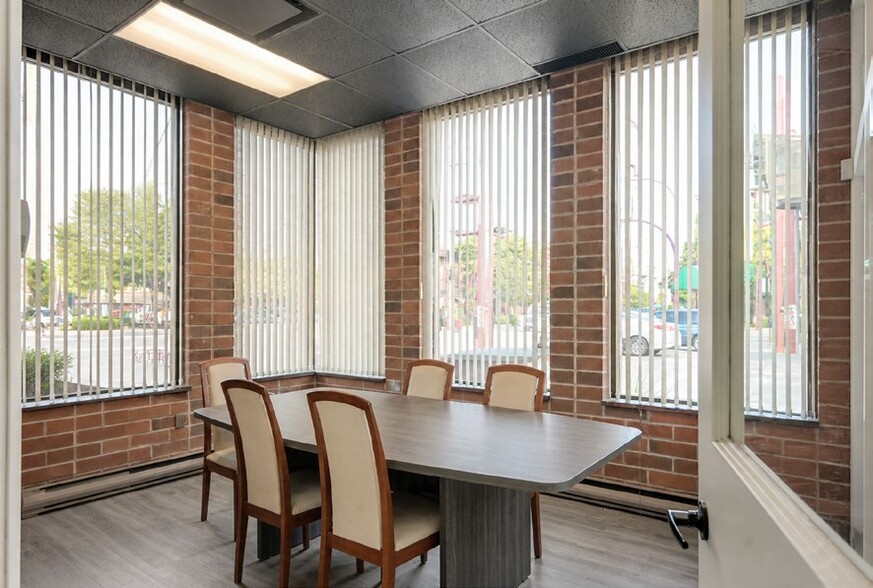More Photos Of 2695 Quadra St, Victoria Storefront Retail Office For Lease
