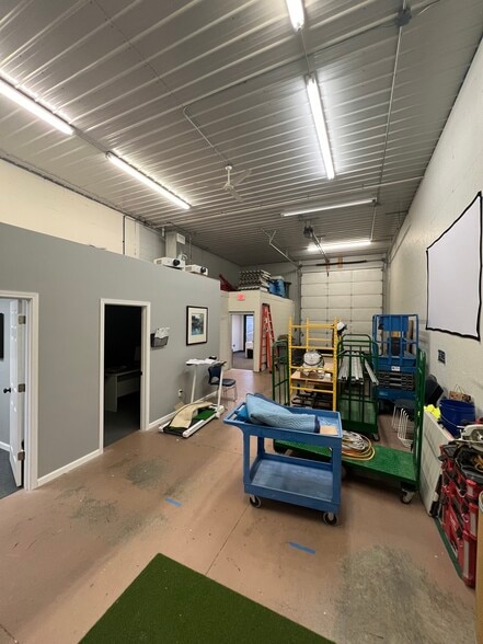 More Photos Of 2879-2893 Sanford Ave SW, Grandville Warehouse For Lease