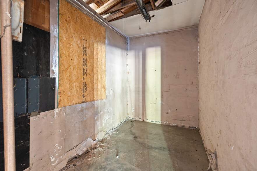 More Photos Of 1200 Central Ave, Atlanta Industrial For Sale