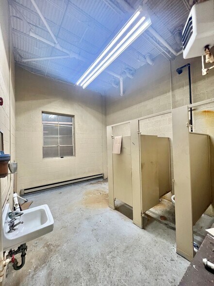 More Photos Of 521 S Market St, Galion Manufacturing For Sale