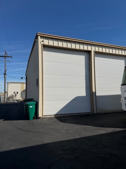 More Photos Of 1702 Ackerman Dr, Lodi Warehouse For Lease
