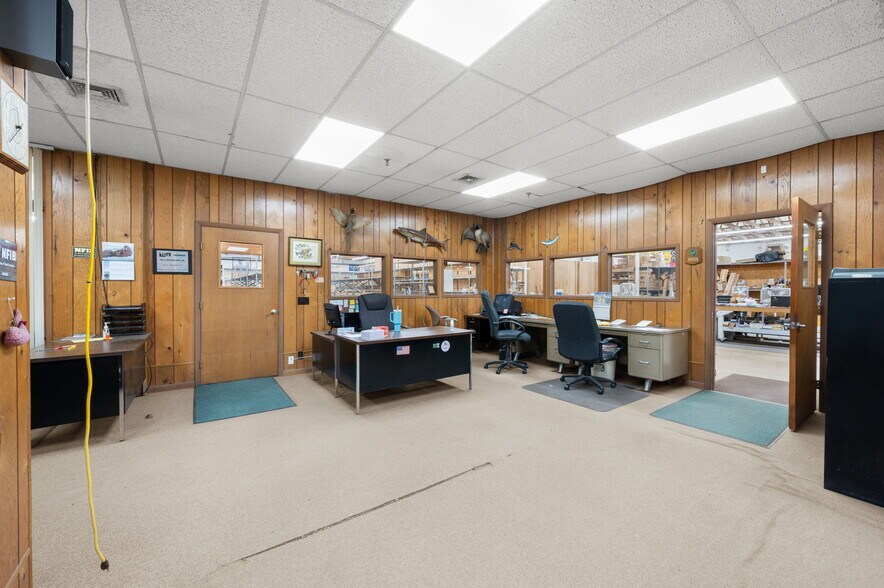 More Photos Of 16 E Industrial Rd, Branford Warehouse For Lease