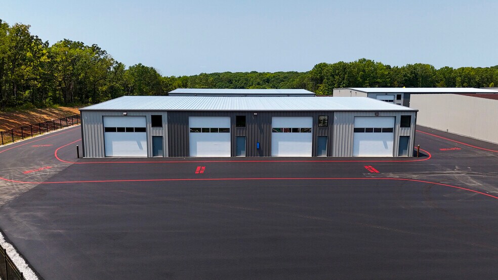 More Photos Of 25 Riverbluff Road, Ozark Self Storage For Lease