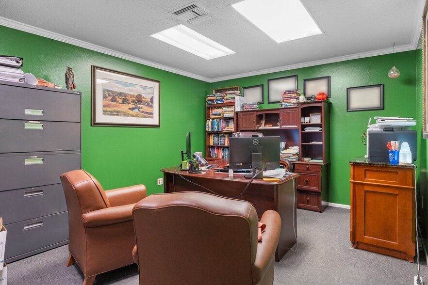 More Photos Of 14309 Old Dixie Hwy, Hudson Office For Sale