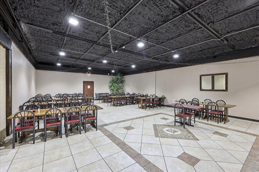 More Photos Of 3720 W Park Ave, Orange Flex For Sale