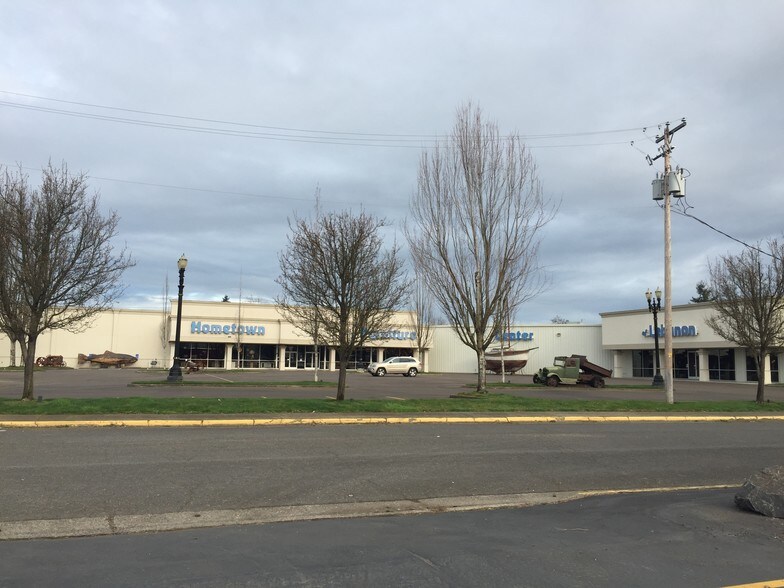 More Photos Of 2665 S Santiam Hwy, Lebanon Health Club For Lease