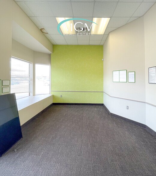 More Photos Of 1652 E Houston St, Beeville Healthcare For Lease