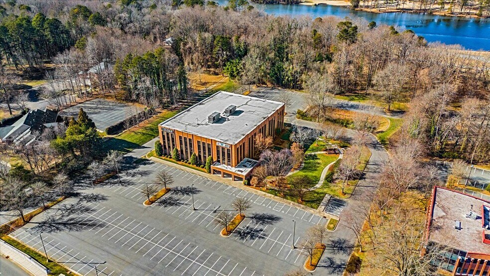 More Photos Of 1823 Eastchester Dr, High Point Office For Lease