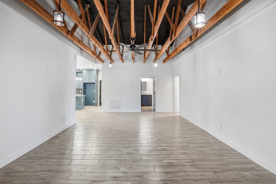 More Photos Of 7327 19th St, Lubbock Office For Sale