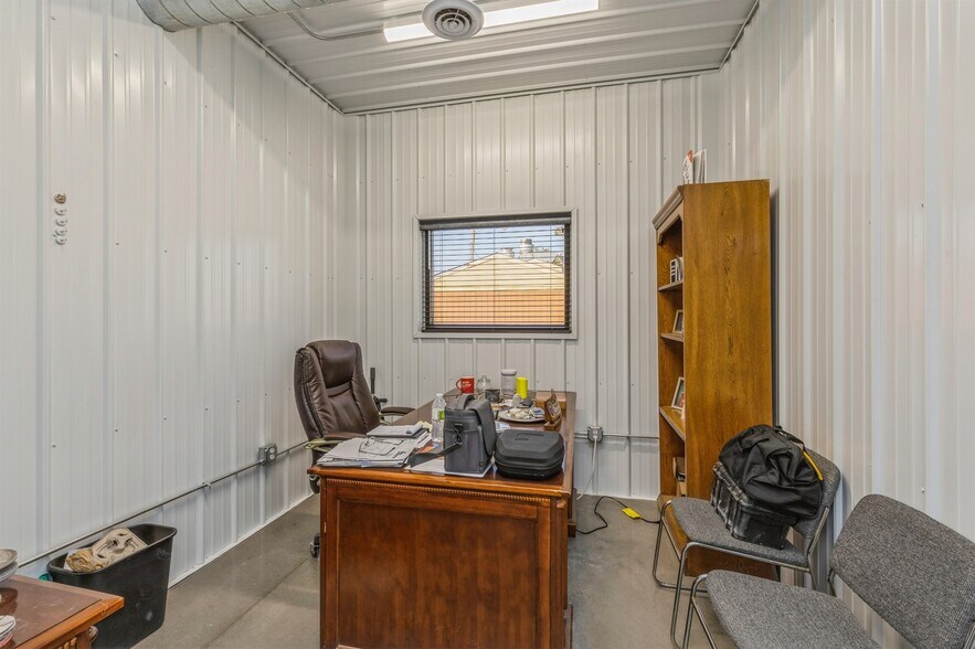 More Photos Of 33083 Ute Ave, Waukee Flex For Sale
