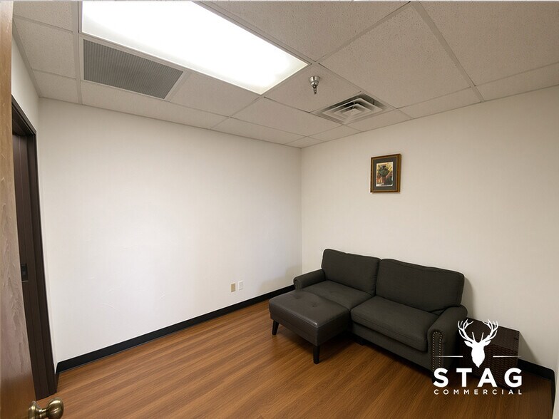 More Photos Of 3901 Airport Fwy, Bedford Office For Lease