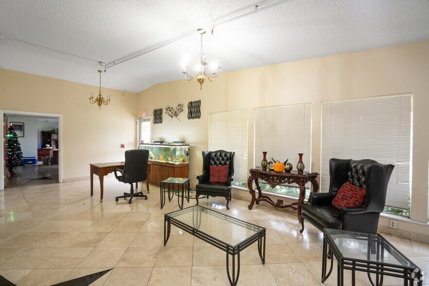 More Photos Of 1415 W Washington St, Brownsville Healthcare For Sale